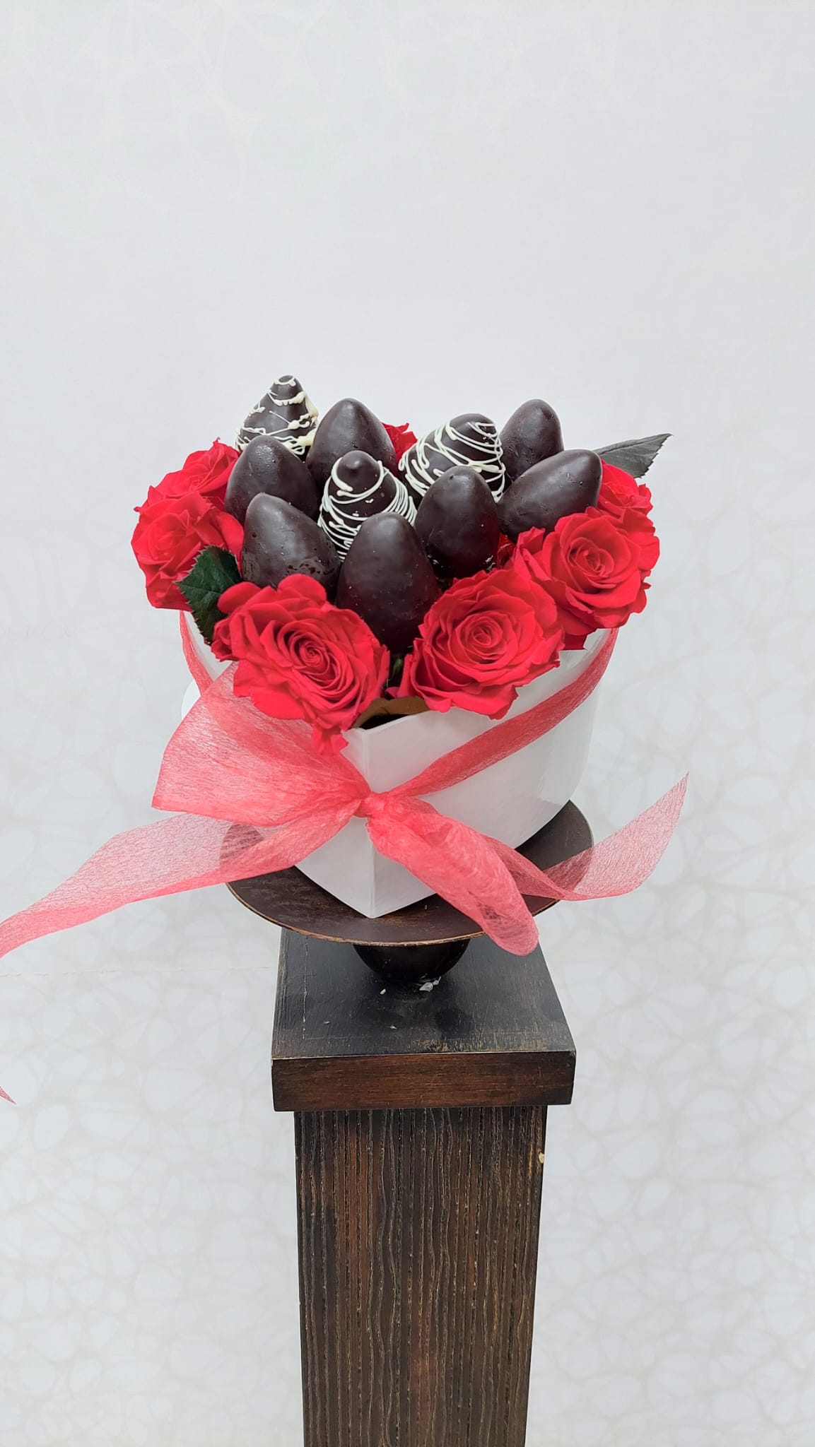 Caja rosas y chocolate
