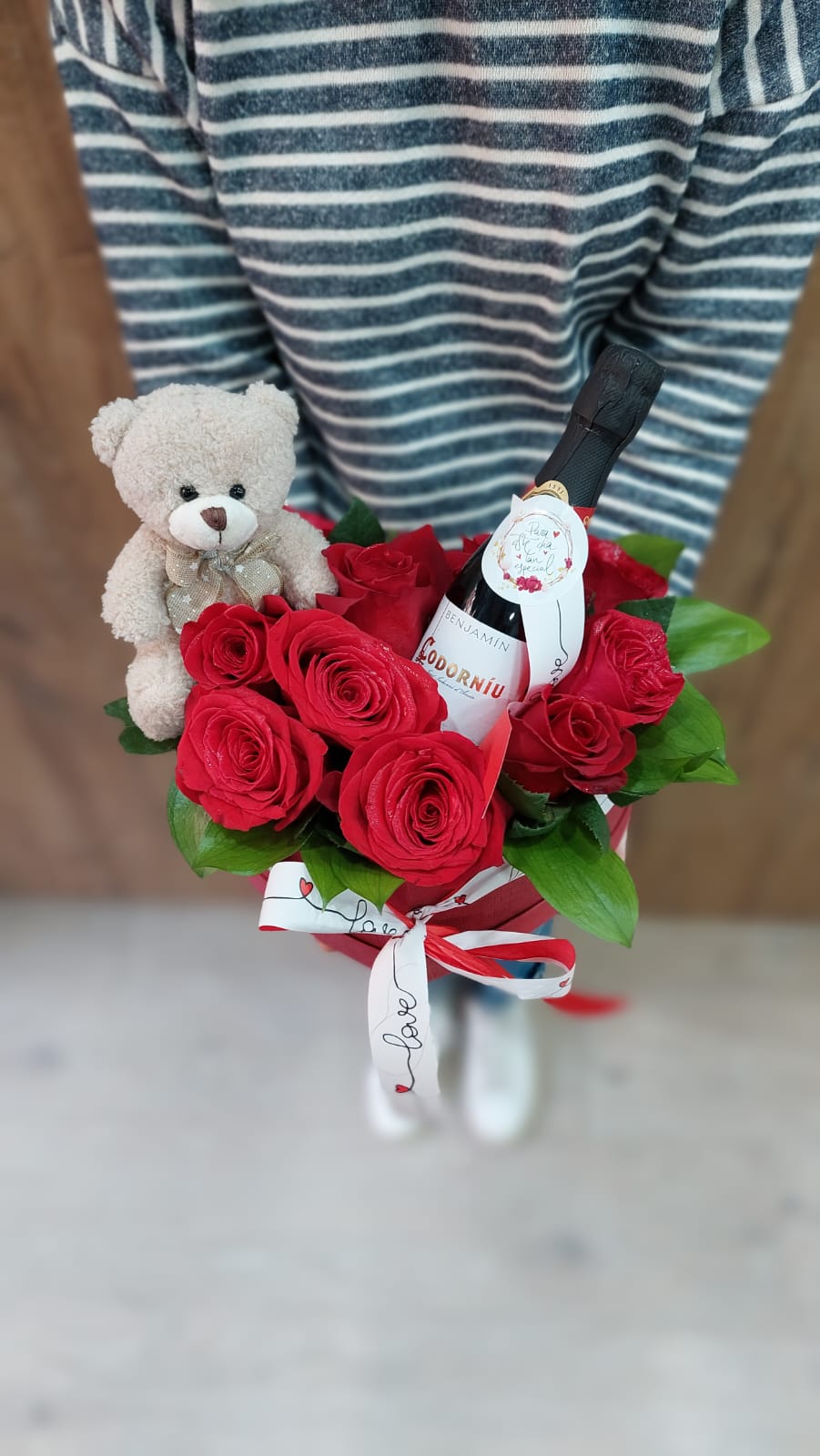 Ramo de rosas con peluche - Imagen 4